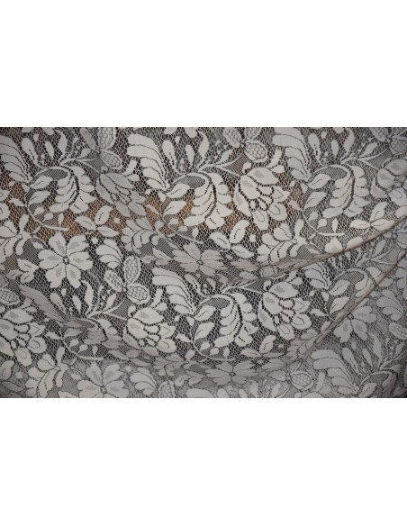 Pizzo biano con bordo nero