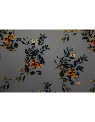 Microfriba floreale su sfondo grigio...