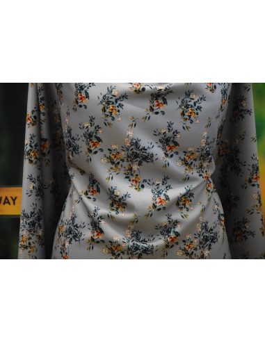 Microfriba floreale su sfondo grigio...