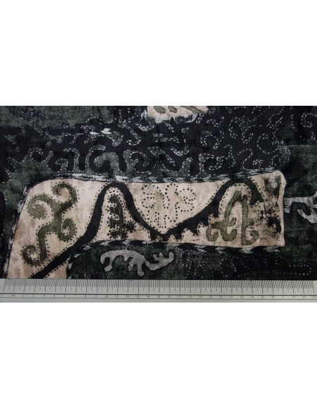 Ciniglia fantasia etnica sfondo verde